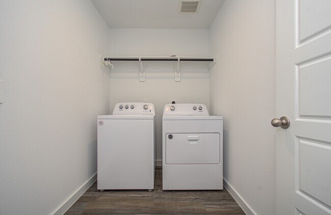 Building Photo - 1130 Desert Willow Dr