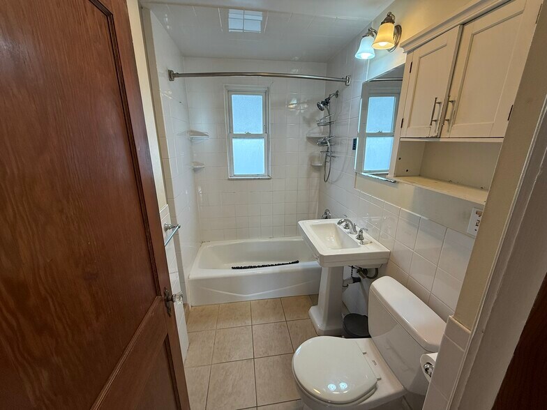 Building Photo - 20 Birch Rd