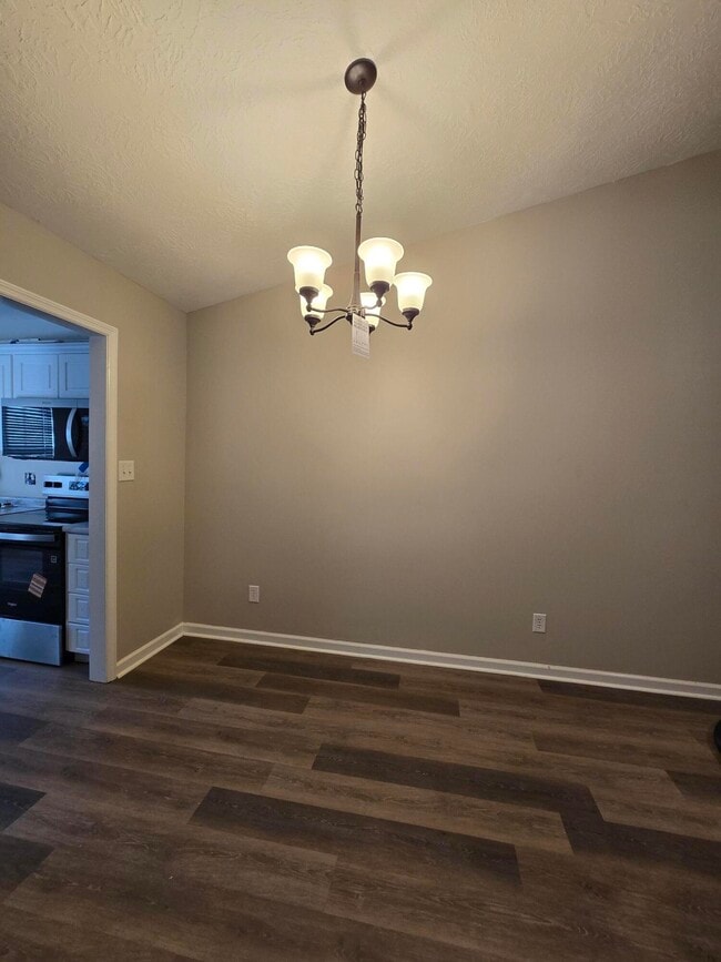 Building Photo - 528 Edgecliff Ln