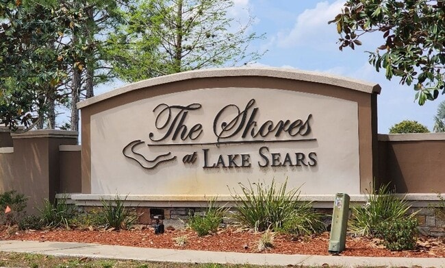 Building Photo - Gorgeous 4-Bedroom Lakefront!!