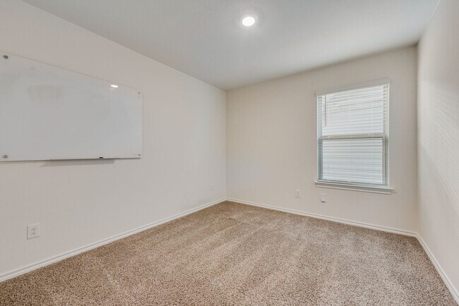 Building Photo - Beautiful 3-Bedroom Home in Aubrey ISD – Built in 2023!