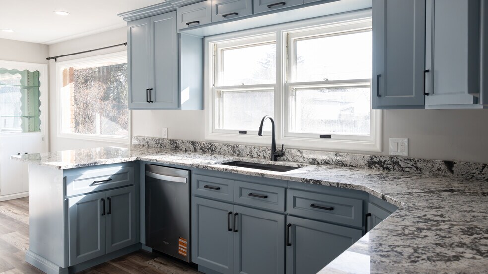 Building Photo - 920 9th St