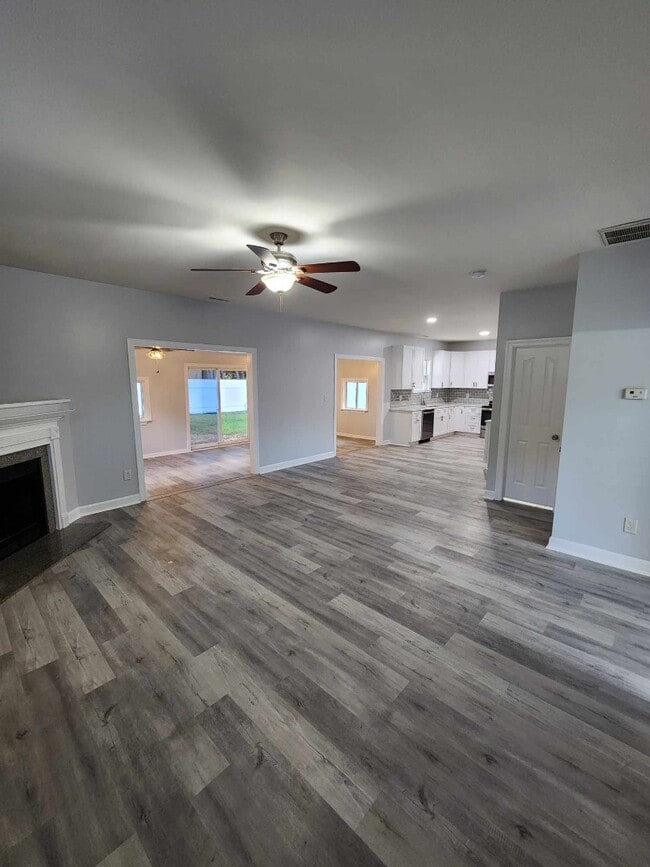 Building Photo - 152 Molinia Dr