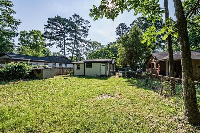 Building Photo - 1807 Erie St