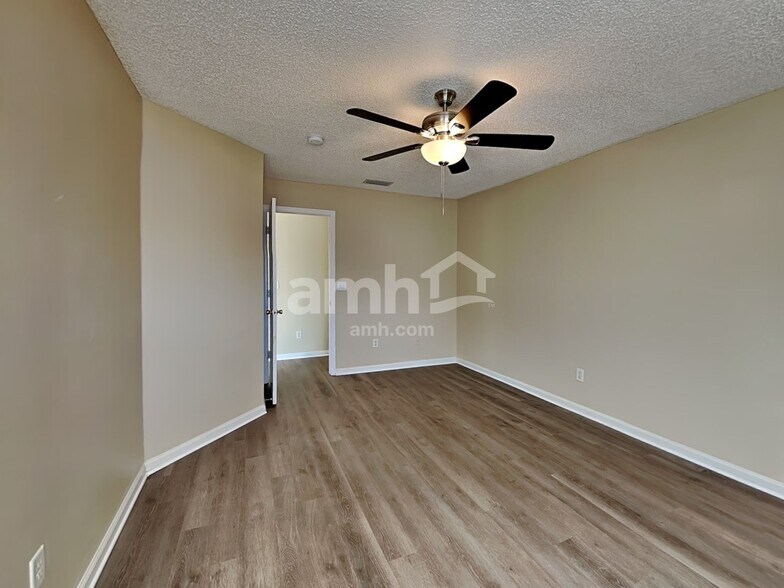 Building Photo - 509 Chancellor Dr W