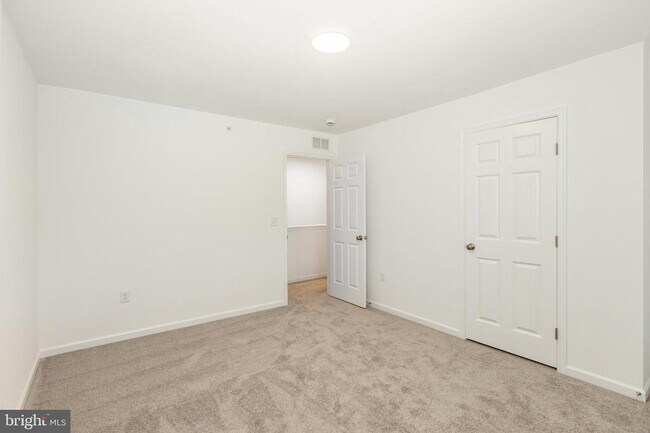 Building Photo - 7841 Briarwood Dr