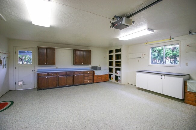 Building Photo - Pet friendly Jacksonville Home!!!