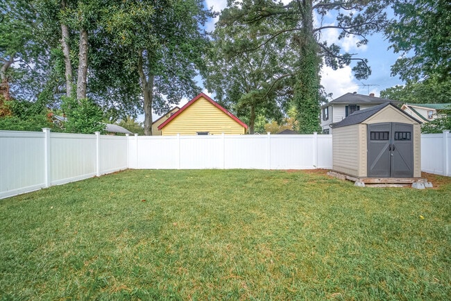 Building Photo - 846 W 41st St