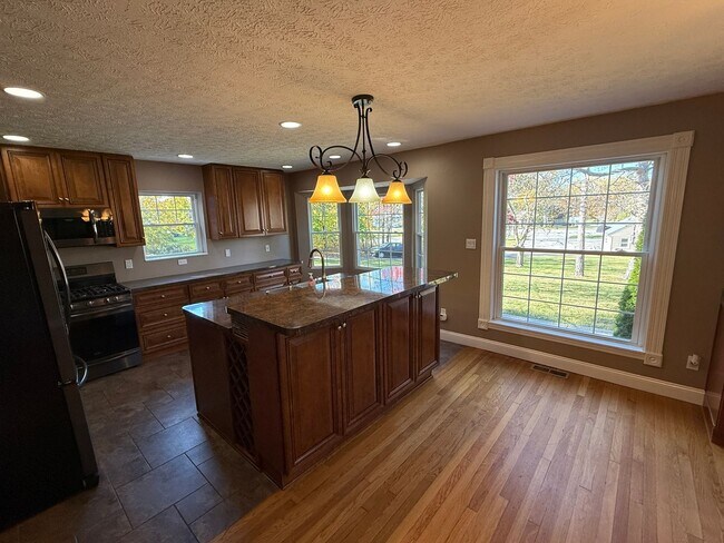 Building Photo - Spacious 4-Bedroom Property with In-Law Su...