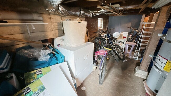 Building Photo - PRELEASE:  4+bdrm/1bath near WWU + Sehome Hill