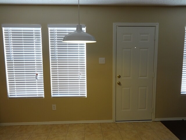 Building Photo - 4301 Meadowknoll Dr