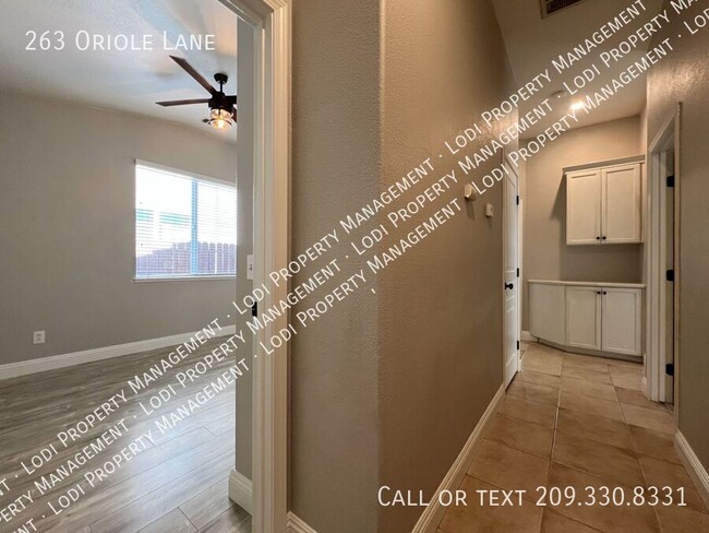Building Photo - 263 Oriole Ln