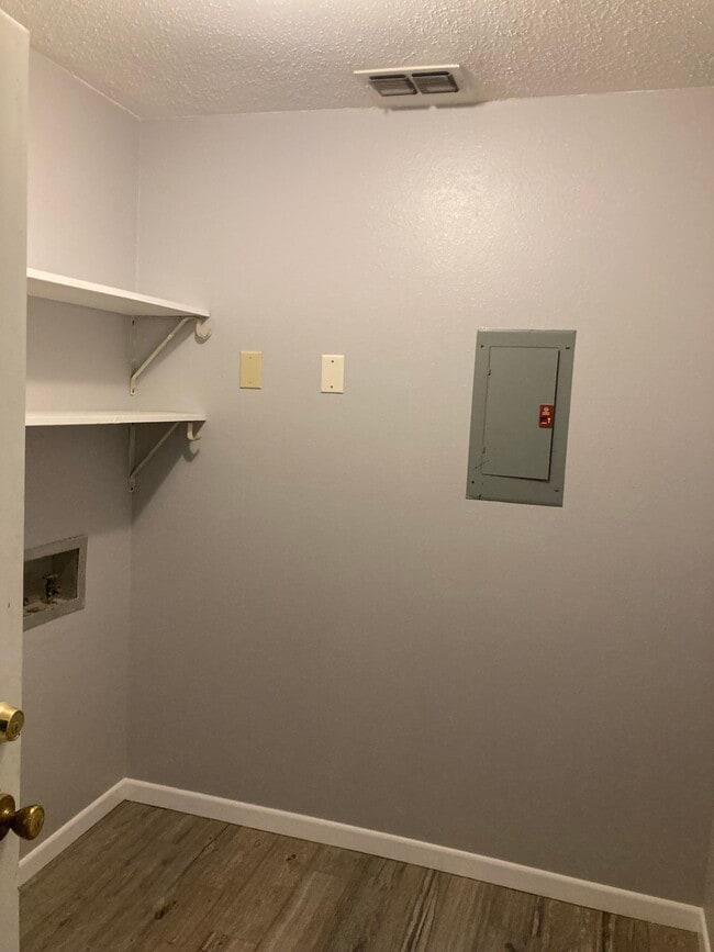 Building Photo - 2171 Red Bird Ln
