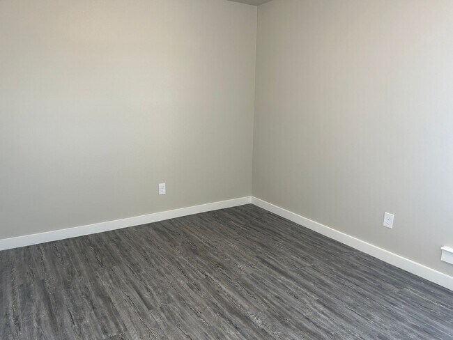 Building Photo - Pre-Leasing - Lovely Glowing Home in South...