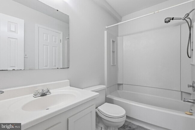 Building Photo - 8013 Dayspring Ct