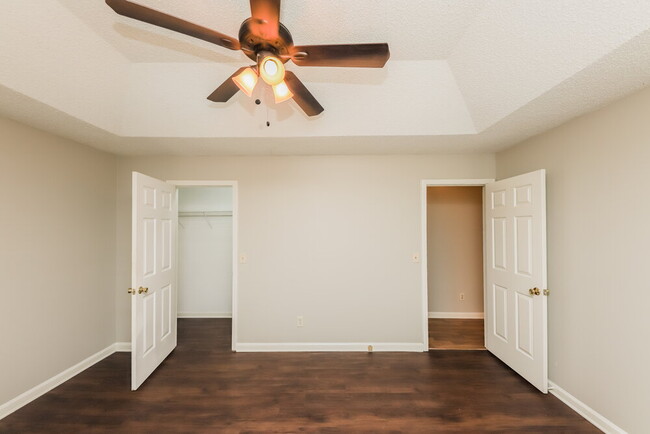 Building Photo - 7445 Hunters Ridge Dr