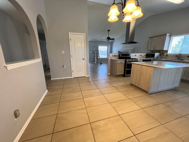 Building Photo - Beautiful East Side Home-Prime Location!