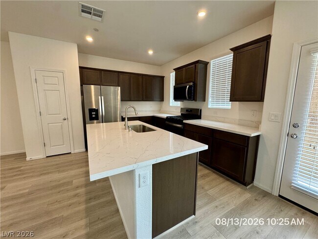 Building Photo - 630 Bellus Pl