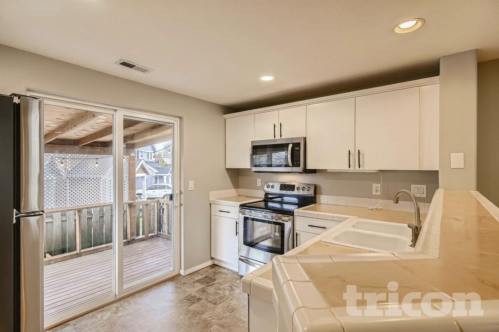 Building Photo - 577 SW 207th Ave