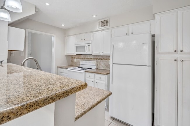 Building Photo - 16722 Shrub Oak Dr