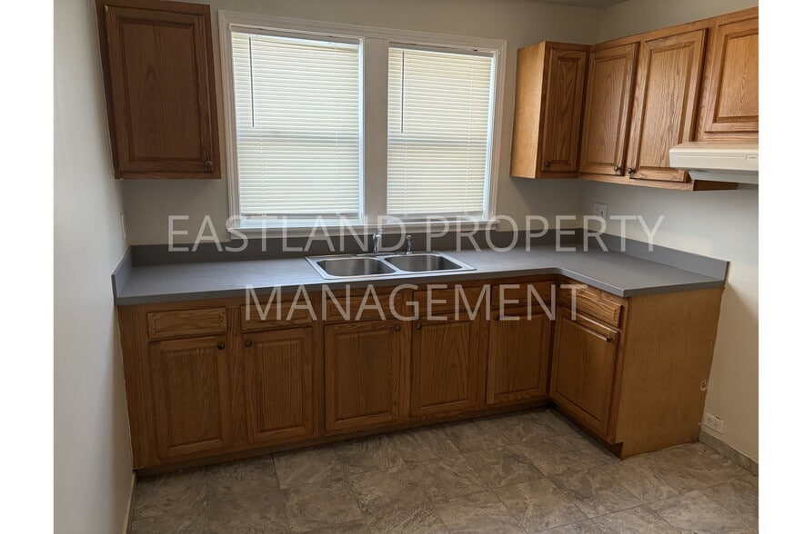 Building Photo - 1964 Burr St