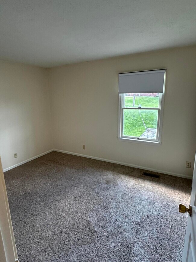 Building Photo - 165 Landings Dr