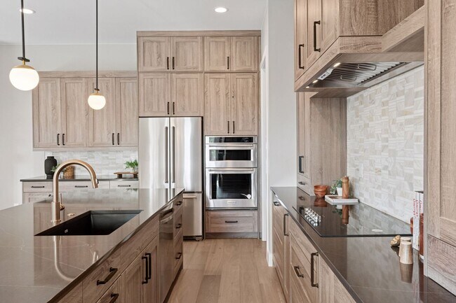 Building Photo - New Berthoud Home with Modern Comfort | $1000 Deposit with Approved Credit and Two Weeks FREE!