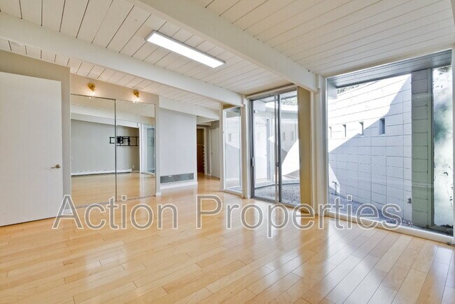 Building Photo - 3733 Carlson Cir