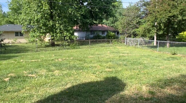Building Photo - Recently Remodeled 3 Bed / 2 Bath near Mercy Hospital