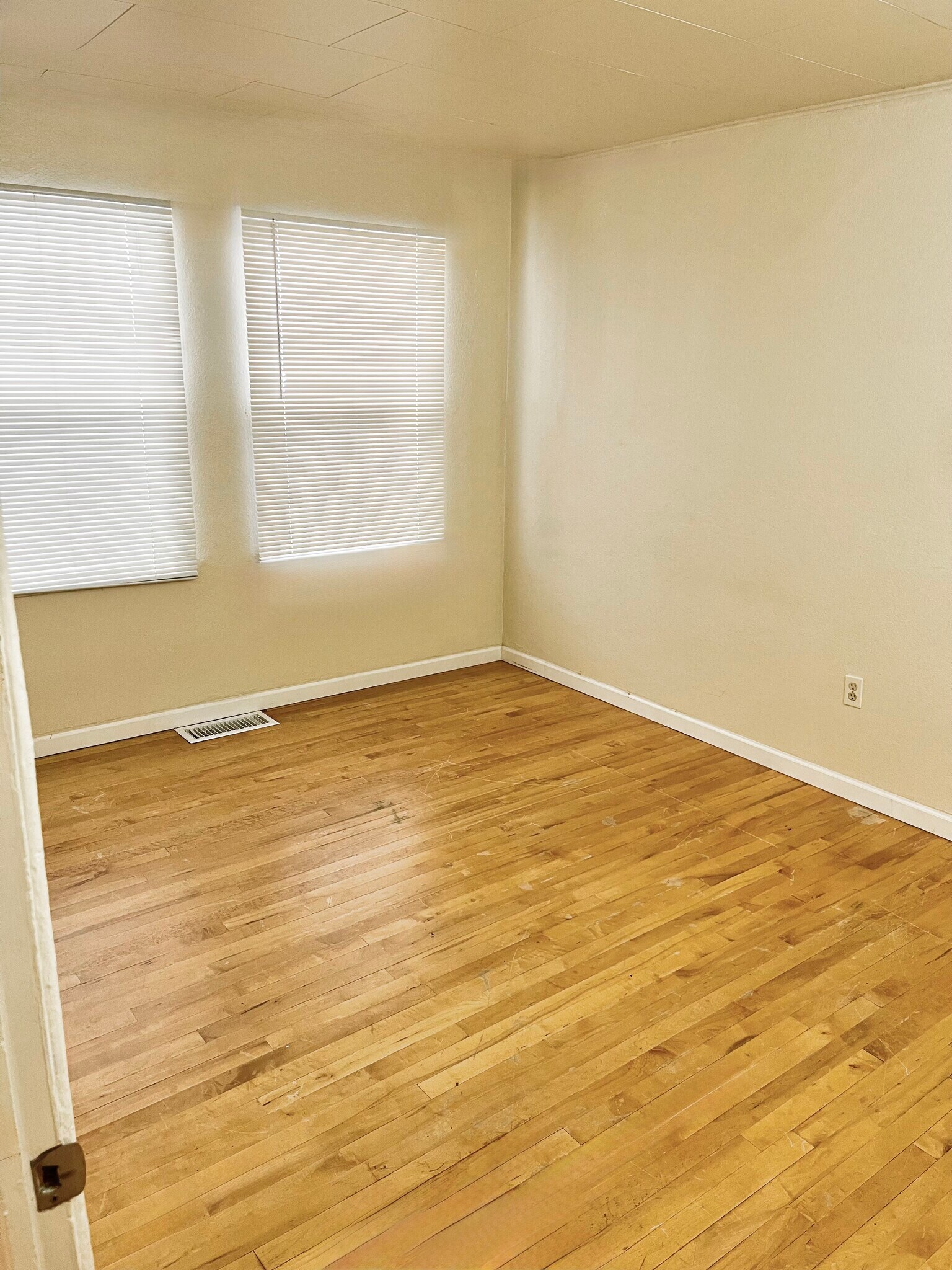 Building Photo - 1405 Worden Ave