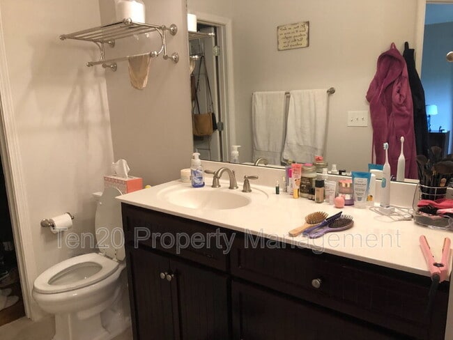 Building Photo - 3308 Junaluska Dr