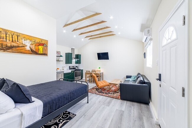 Building Photo - Newly Renovated Guest House Studio in Granada Hills - Utilities & wifi included!