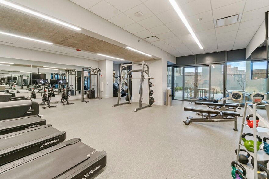 Building Photo - 697 S Clark St