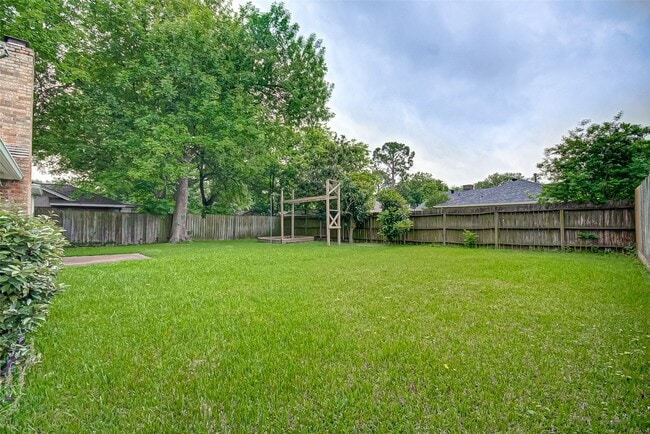 Building Photo - 9623 Philmont Dr