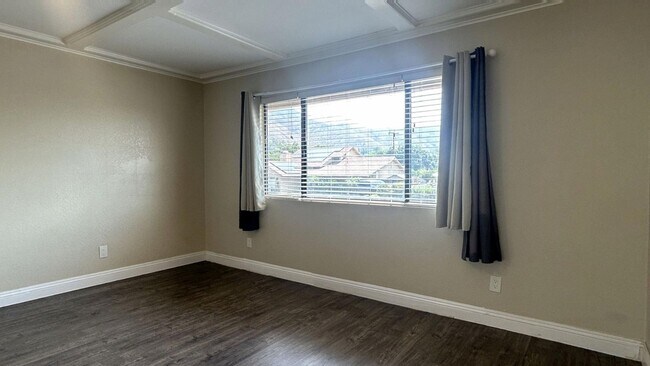 Building Photo - Custom Built 5 Bedroom 3 Bathroom Home in ...