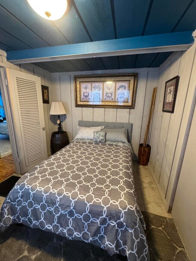 Building Photo - 13512 Venetian Dr