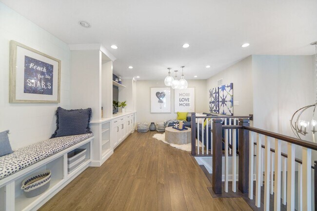 Building Photo - Luxury Fully Furnished 3 Bed 3.5 Bath Townhome in Darlington Ridge