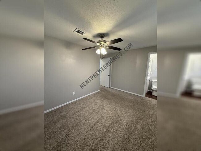 Building Photo - 3938 SE 14th Pl