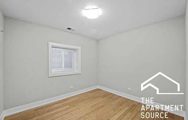 Building Photo - 1337 W Walton St
