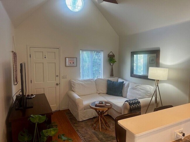 Building Photo - Encinitas Beach Cottage