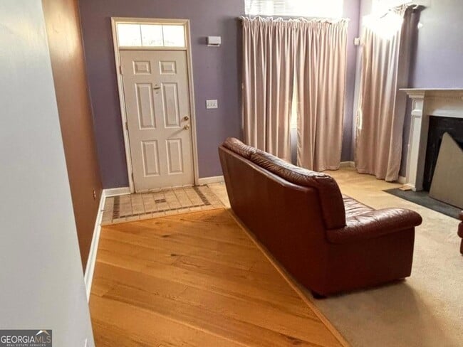 Building Photo - 474 Fraser St SE