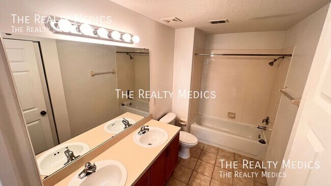 Building Photo - 3658 Oakdale Cir