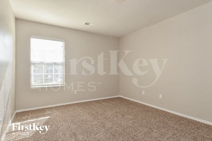 Building Photo - 3912 SE Jack Pine Ct