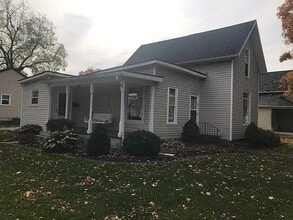 Building Photo - 401 W Walnut St