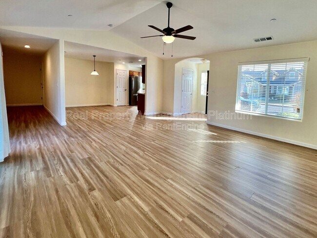Building Photo - 6646 E Montecito Ave