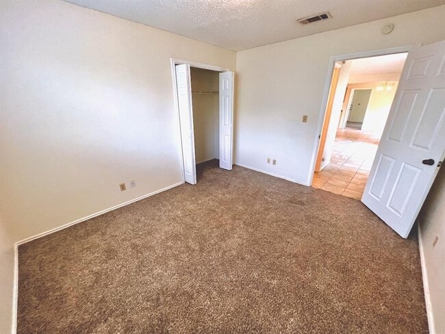 Building Photo - 367 Fantail Loop