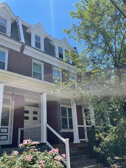 Building Photo - 5422 Howe St