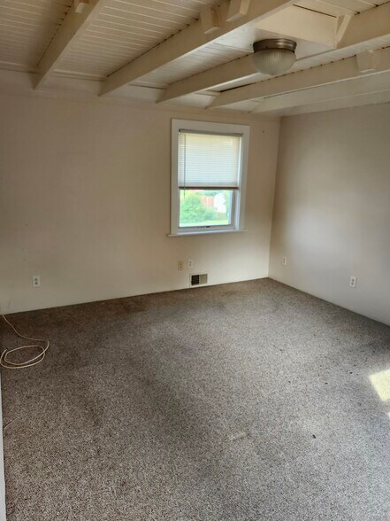 Building Photo - 305 8th St