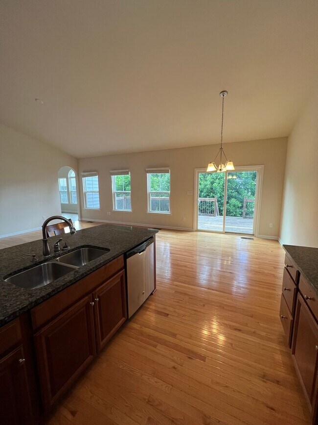 Building Photo - 965 Eagle Pl