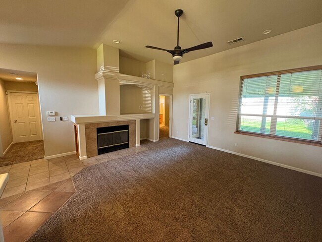 Building Photo - SE Visalia Cul-de-sac Home Available Now!